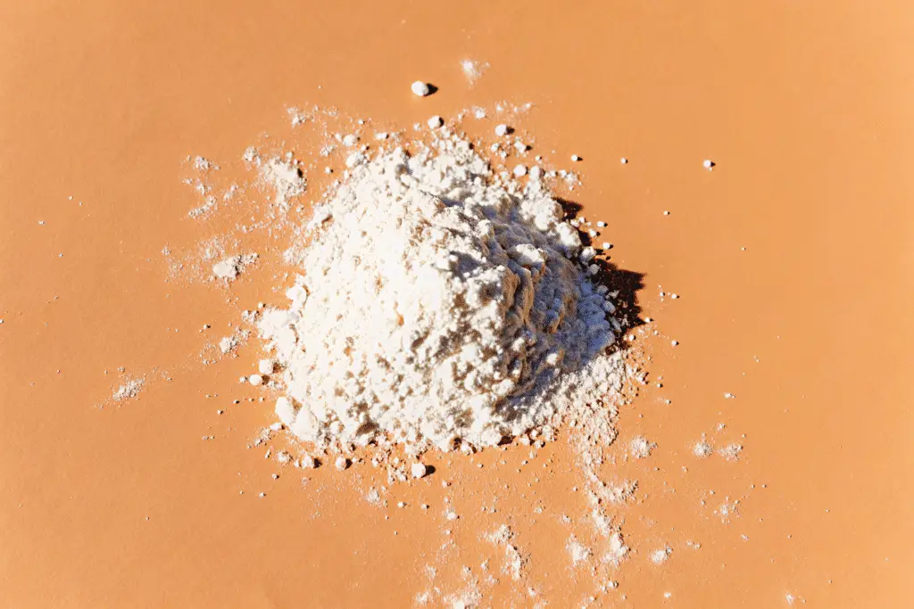 Close-up of powdered fiber supplement used in fibermaxxing routines.