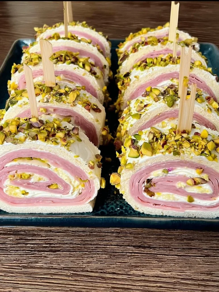 Finto sushi con pane per tramezzini